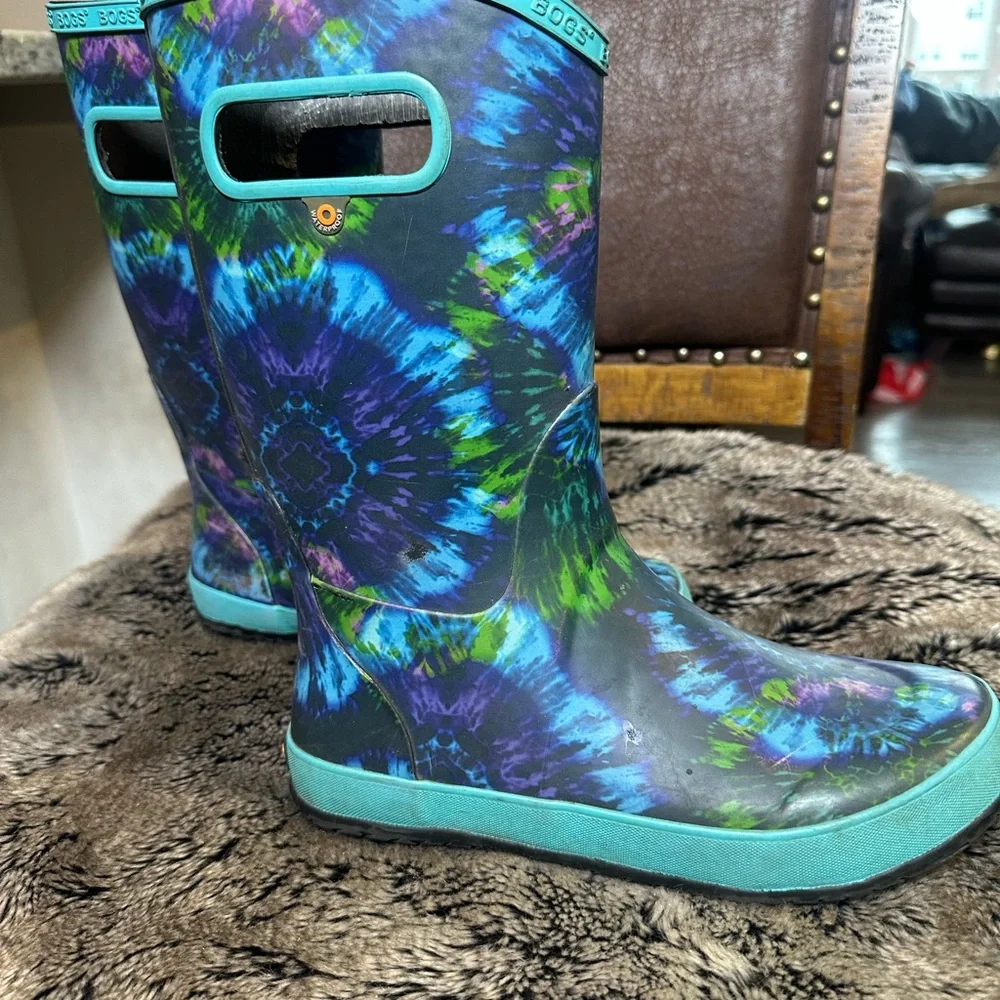 BOGS Electric Blue & Purple Tie Dye Youth Rain Boots, Size 6